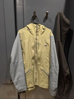 Strafe Men's Hooded Performance Jacket - Sage Green & Light Gray